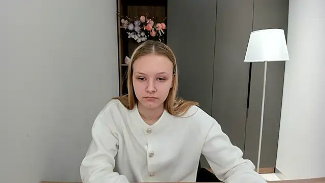 Snapshot of ElissaGlod chatting on 10.23.25 ElissaGlod online show from 10.23.25