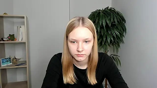 Snapshot of ElissaGlod chatting on 10.25.25 ElissaGlod online show from 10.25.25