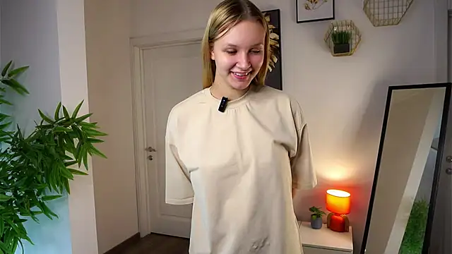 Snapshot of ElissaGlod chatting on 10.27.25 ElissaGlod online show from 10.27.25