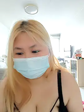 Snapshot of yehe125216 chatting on 10.24.25 yehe125216 online show from 10.24.25