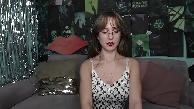 AlishaKellyi online show from 12.18.25