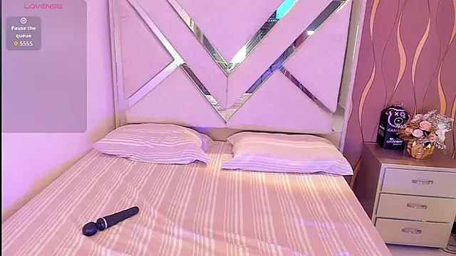 iam nicolle online show from 11.05.25