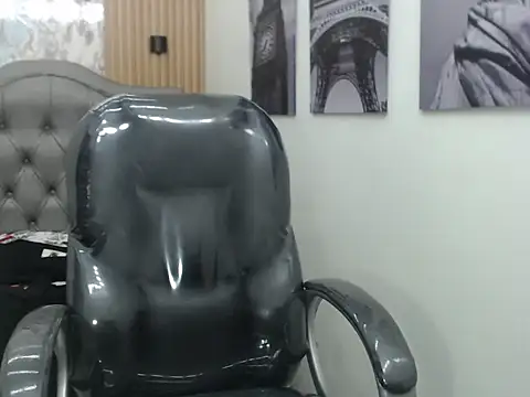 Snapshot of paul_ponce chatting on 11.01.25 paul ponce online show from 11.01.25