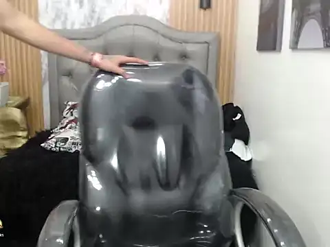 Snapshot of paul_ponce chatting on 11.09.25 paul ponce online show from 11.09.25