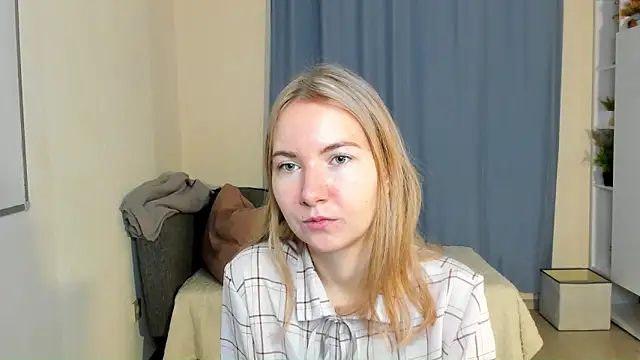 Snapshot of CathyHeximer chatting on 11.14.25 CathyHeximer online show from 11.14.25