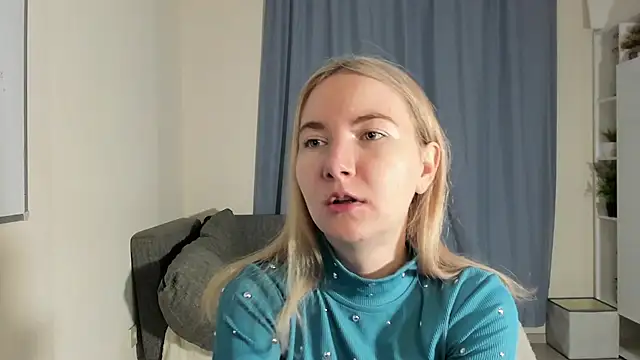 Snapshot of CathyHeximer chatting on 11.26.25 CathyHeximer online show from 11.26.25