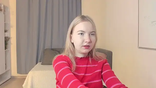 Snapshot of CathyHeximer chatting on 12.05.25 CathyHeximer online show from 12.05.25