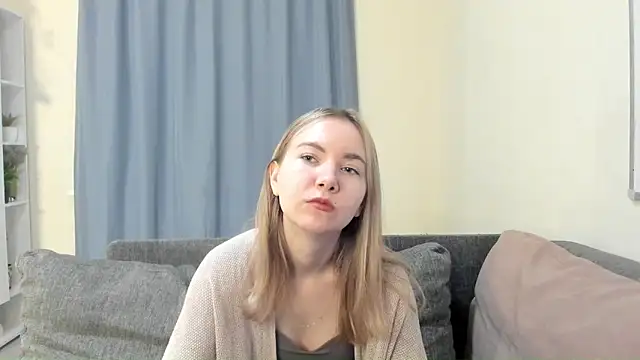 Snapshot of CathyHeximer chatting on 12.15.25 CathyHeximer online show from 12.15.25