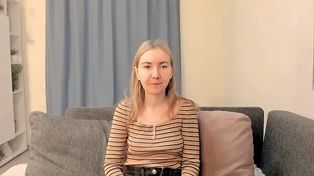 Snapshot of CathyHeximer chatting on 12.16.25 CathyHeximer online show from 12.16.25