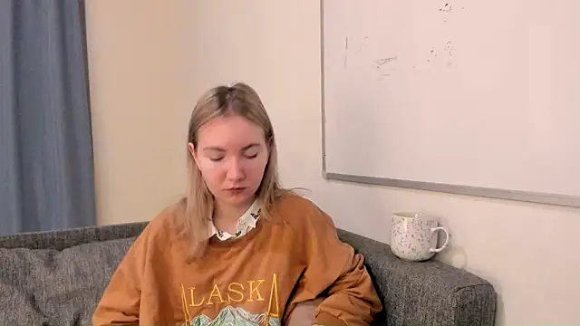 Snapshot of CathyHeximer chatting on 12.18.25 CathyHeximer online show from 12.18.25