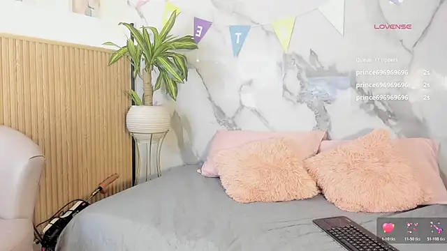 Snapshot of Fyre_divine chatting on 04.08.26 Fyre divine online show from 04.08.26