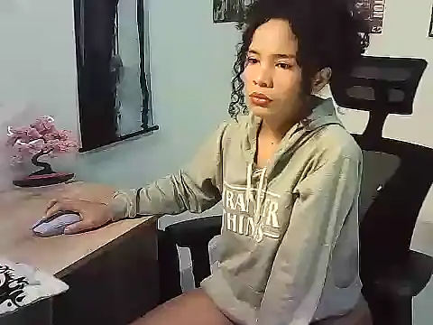 Snapshot of Gigi_Scott_ chatting on 12.14.25 Gigi Scott online show from 12.14.25