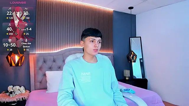 Snapshot of Maxii18_ chatting on 10.29.25 Maxii18 online show from 10.29.25