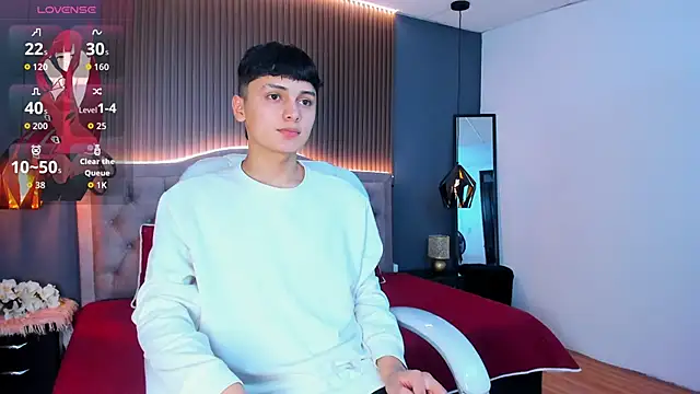 Snapshot of Maxii18_ chatting on 10.30.25 Maxii18 online show from 10.30.25