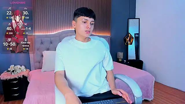 Snapshot of Maxii18_ chatting on 11.01.25 Maxii18 online show from 11.01.25