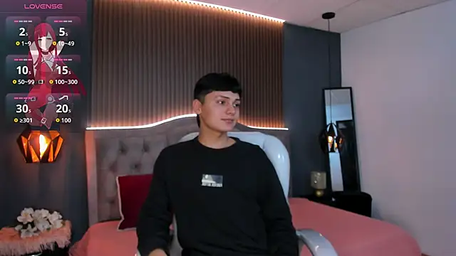 Snapshot of Maxii18_ chatting on 11.04.25 Maxii18 online show from 11.04.25