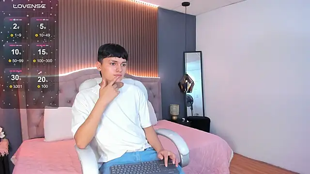 Snapshot of Maxii18_ chatting on 11.07.25 Maxii18 online show from 11.07.25