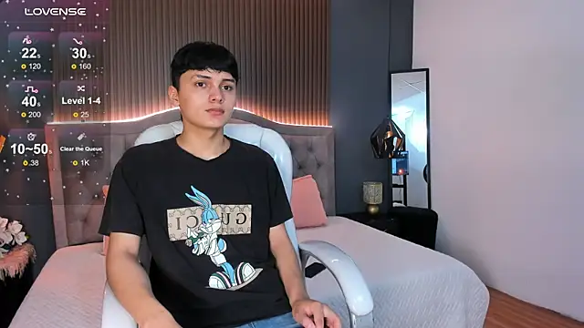 Snapshot of Maxii18_ chatting on 11.12.25 Maxii18 online show from 11.12.25