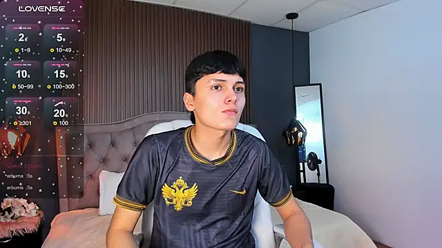 Snapshot of Maxii18_ chatting on 11.15.25 Maxii18 online show from 11.15.25