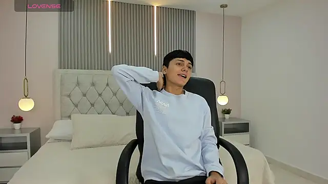 Snapshot of Maxii18_ chatting on 12.03.25 Maxii18 online show from 12.03.25