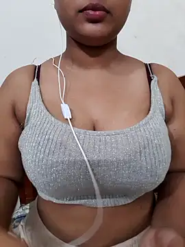 Snapshot of PORI-MONI2025 chatting on 11.08.25 PORI-MONI2025 online show from 11.08.25