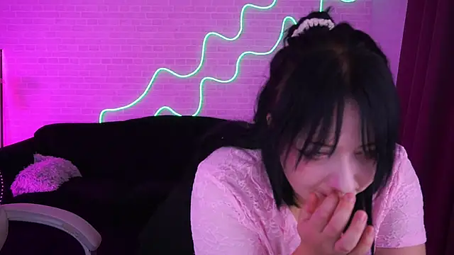 Snapshot of SweetLiluu chatting on 10.24.25 SweetLiluu online show from 10.24.25