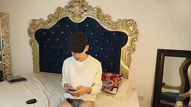 Snapshot of Sebastian_Reed chatting on 10.30.25 Sebastian Reed online show from 10.30.25