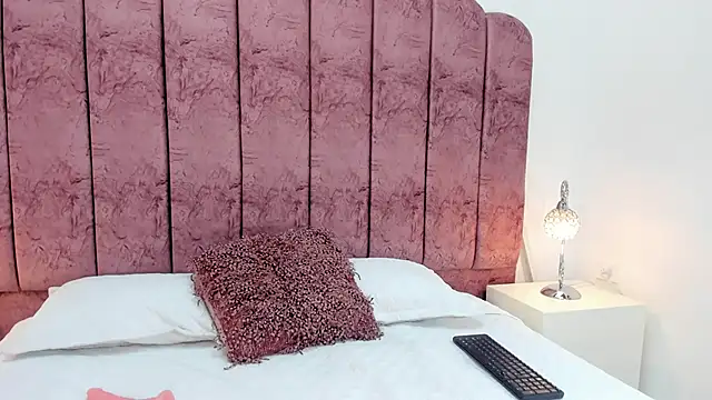 Snapshot of Videl_Star chatting on 10.28.25 Videl Star online show from 10.28.25