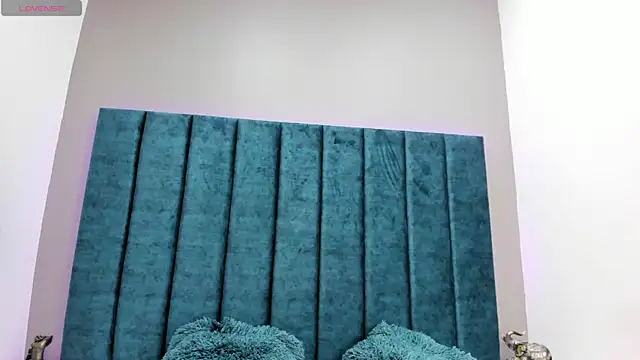 Snapshot of Videl_Star chatting on 11.18.25 Videl Star online show from 11.18.25