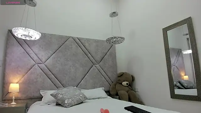 Snapshot of Videl_Star chatting on 11.21.25 Videl Star online show from 11.21.25