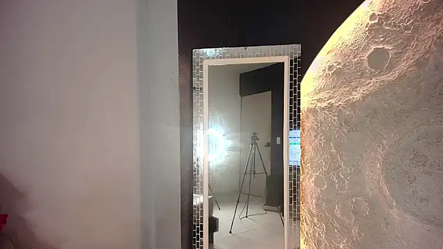 NaomiQueents online show from 11.11.25