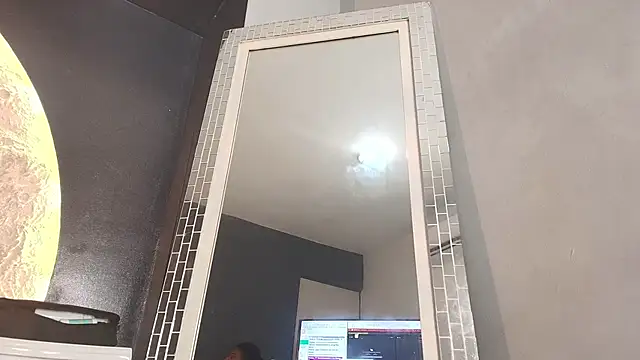 NaomiQueents online show from 11.20.25