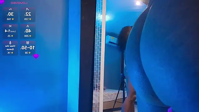 NaomiQueents online show from 12.01.25