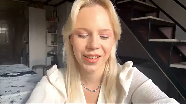 Snapshot of JinRenkes chatting on 10.24.25 JinRenkes online show from 10.24.25