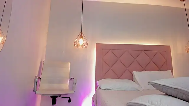 Snapshot of Shadahi chatting on 11.14.25 Shadahi online show from 11.14.25