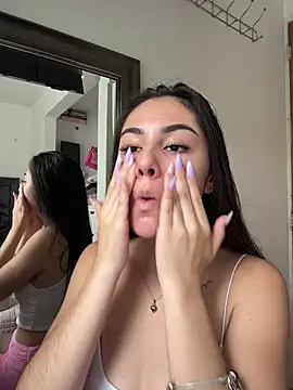 IslaCole online show from 04.06.26