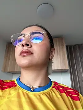 IslaCole online show from 06.17.26