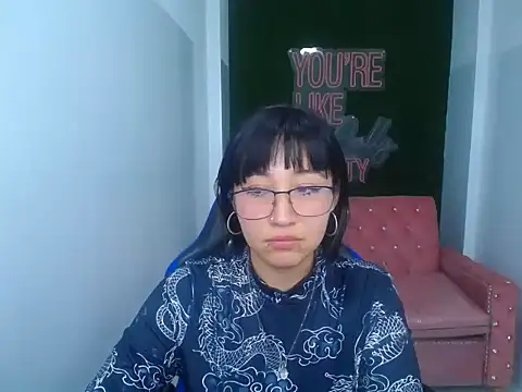 Snapshot of isabella_smith_t chatting on 10.22.25 isabella smith t online show from 10.22.25