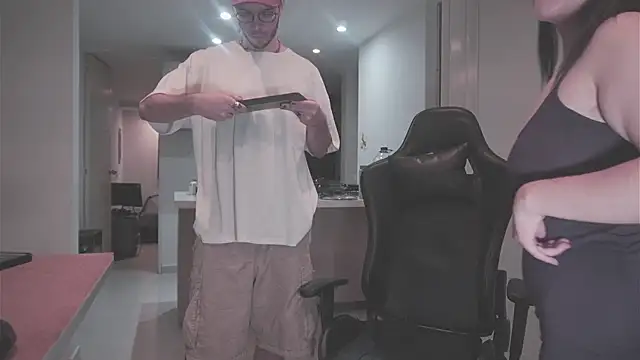 Snapshot of dan_and_daya chatting on 11.06.25 dan and daya online show from 11.06.25