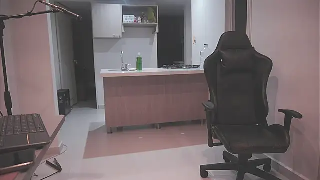 Snapshot of dan_and_daya chatting on 11.14.25 dan and daya online show from 11.14.25