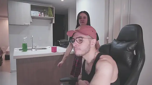 Snapshot of dan_and_daya chatting on 11.18.25 dan and daya online show from 11.18.25