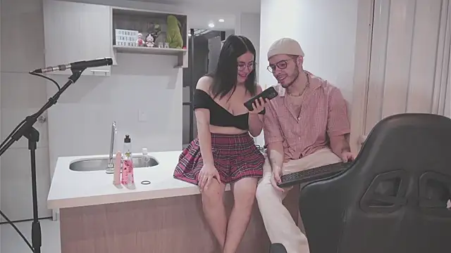 Snapshot of dan_and_daya chatting on 11.23.25 dan and daya online show from 11.23.25