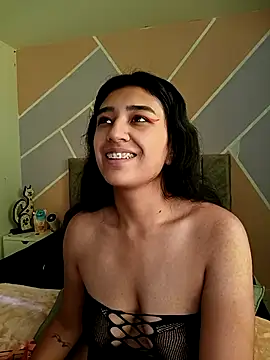 Snapshot of Nahomievans233 chatting on 10.28.25 Nahomievans233 online show from 10.28.25