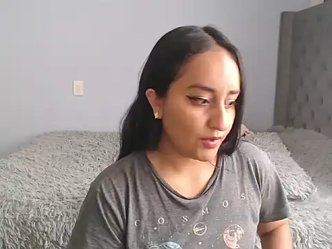 Snapshot of cute8smile chatting on 11.05.25 cute8smile online show from 11.05.25