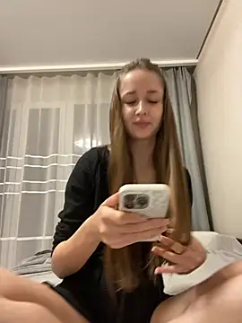 Snapshot of Angel_hotyy chatting on 10.29.25 Angel hotyy online show from 10.29.25