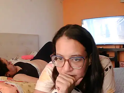 Snapshot of Destrukturada chatting on 05.21.26 Destrukturada online show from 05.21.26
