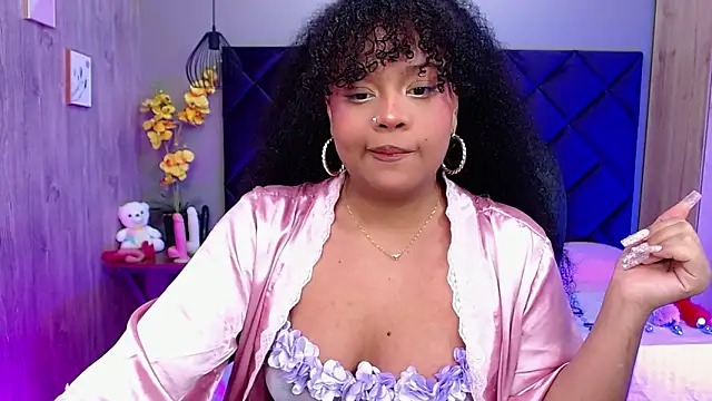 Snapshot of Aisha_Linh chatting on 10.24.25 Aisha Linh online show from 10.24.25