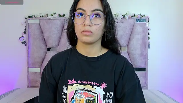 Iris mandarinne online show from 10.28.25