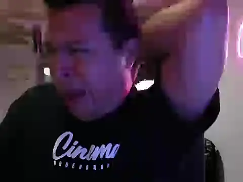 Snapshot of mrpandacol89 chatting on 10.28.25 mrpandacol89 online show from 10.28.25