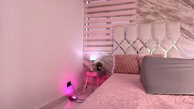 Snapshot of ellisrossi chatting on 11.27.25 ellisrossi online show from 11.27.25